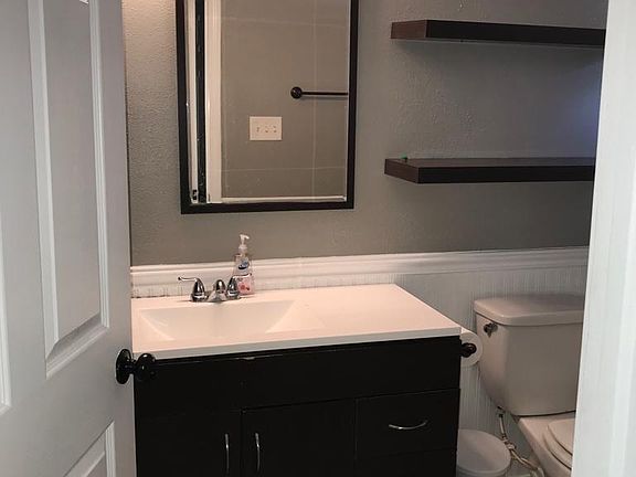 3rd image of 51 Calgary Ct