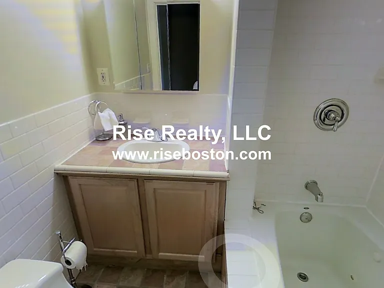 74 Georgia St #1 — Photo 6