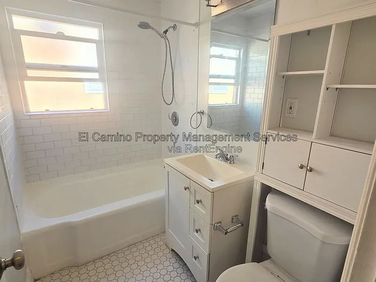 1036 E 2nd St #7 — Photo 11