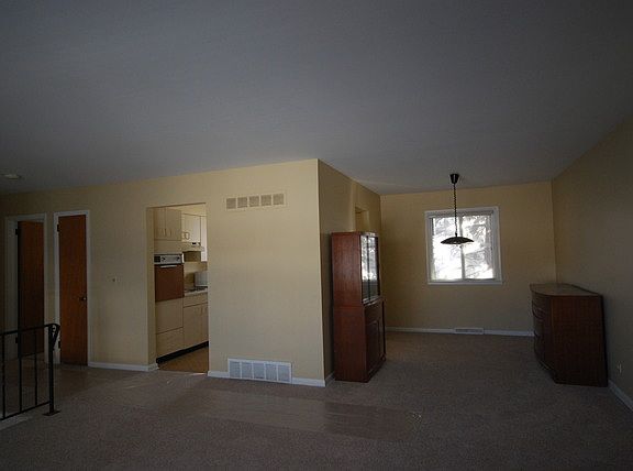 3rd image of 637 Columbine Ave
