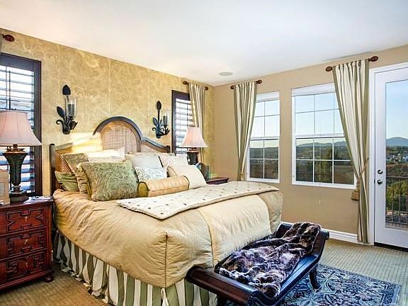 3rd image of 1029 Breakaway Dr #7