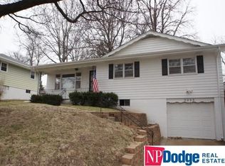 3033 S 49th St, Omaha, NE 68106