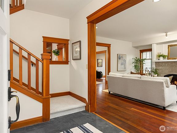 4th image of 10202 Rodal Court NE