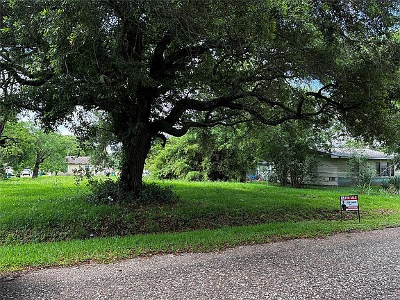 2nd image of 229 Nanlee St