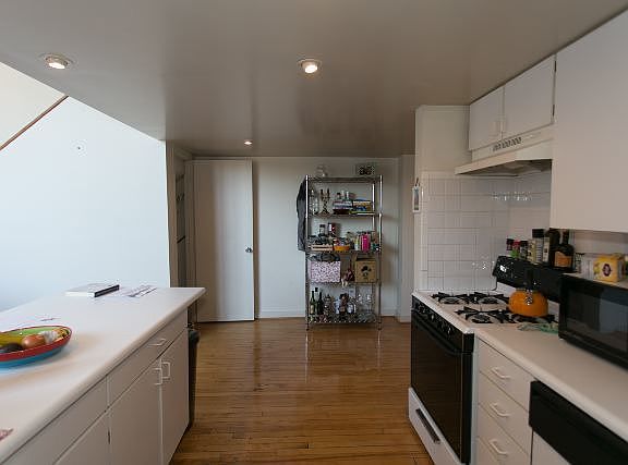 5th image of 3017 N Lincoln Ave APT 304