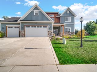 2304 Mary Ln, Valparaiso, IN 46383