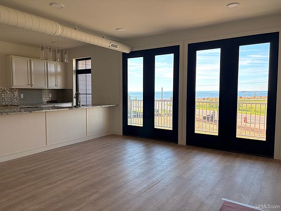4th image of 2401 N Lakeshore Blvd Unit 16