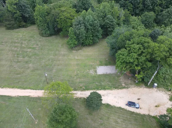 135 Tater Bug Ln, Clifton, TN 38425