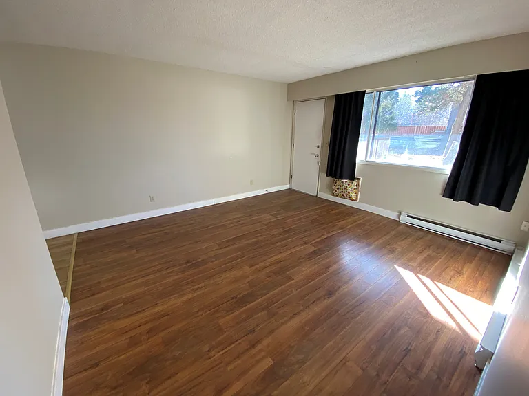 111 Knox St — Photo 15