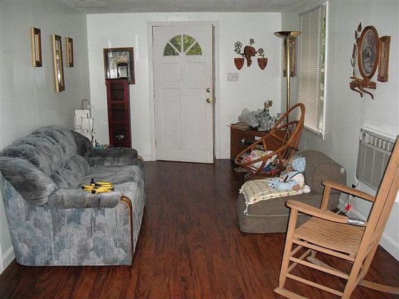 3rd image of 127 Poplar Dr