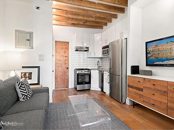 3rd image of 42 Horatio St APT 7