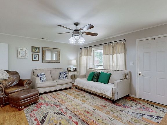 3rd image of 102 Crestview Cir
