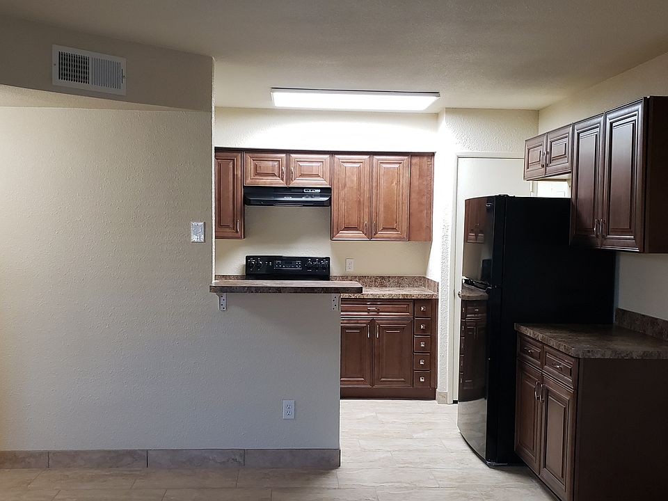 view from front door to living area ans Kitchen.