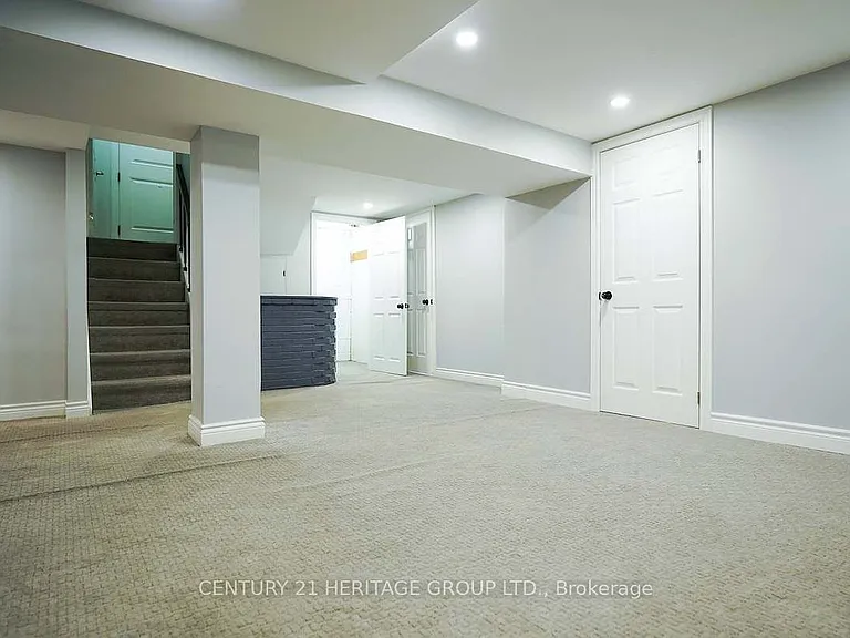 328 Moore Park Ave #LOWER — Photo 5