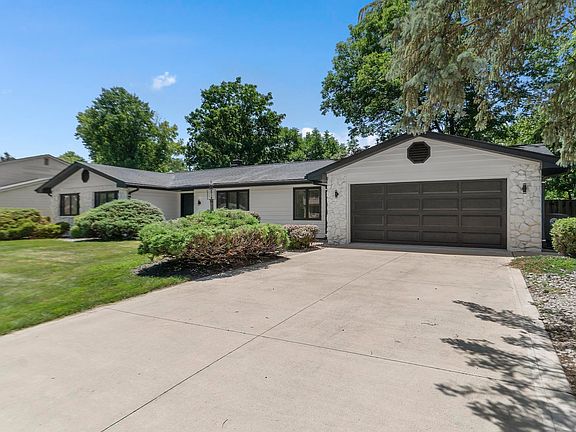 2nd image of 9233 Thunder Hill Pl