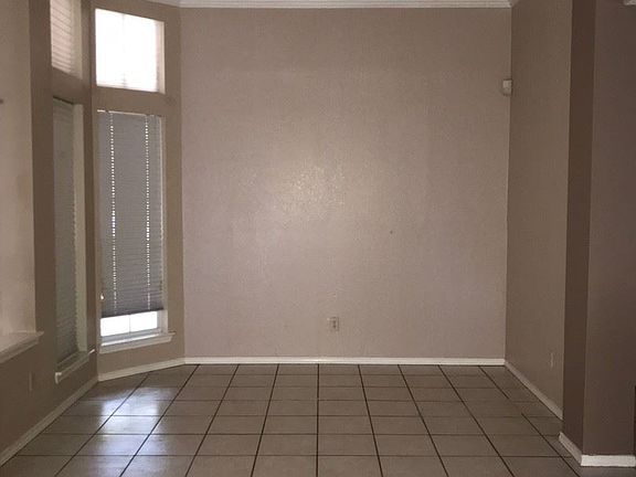 4th image of 3417 Martin Ave
