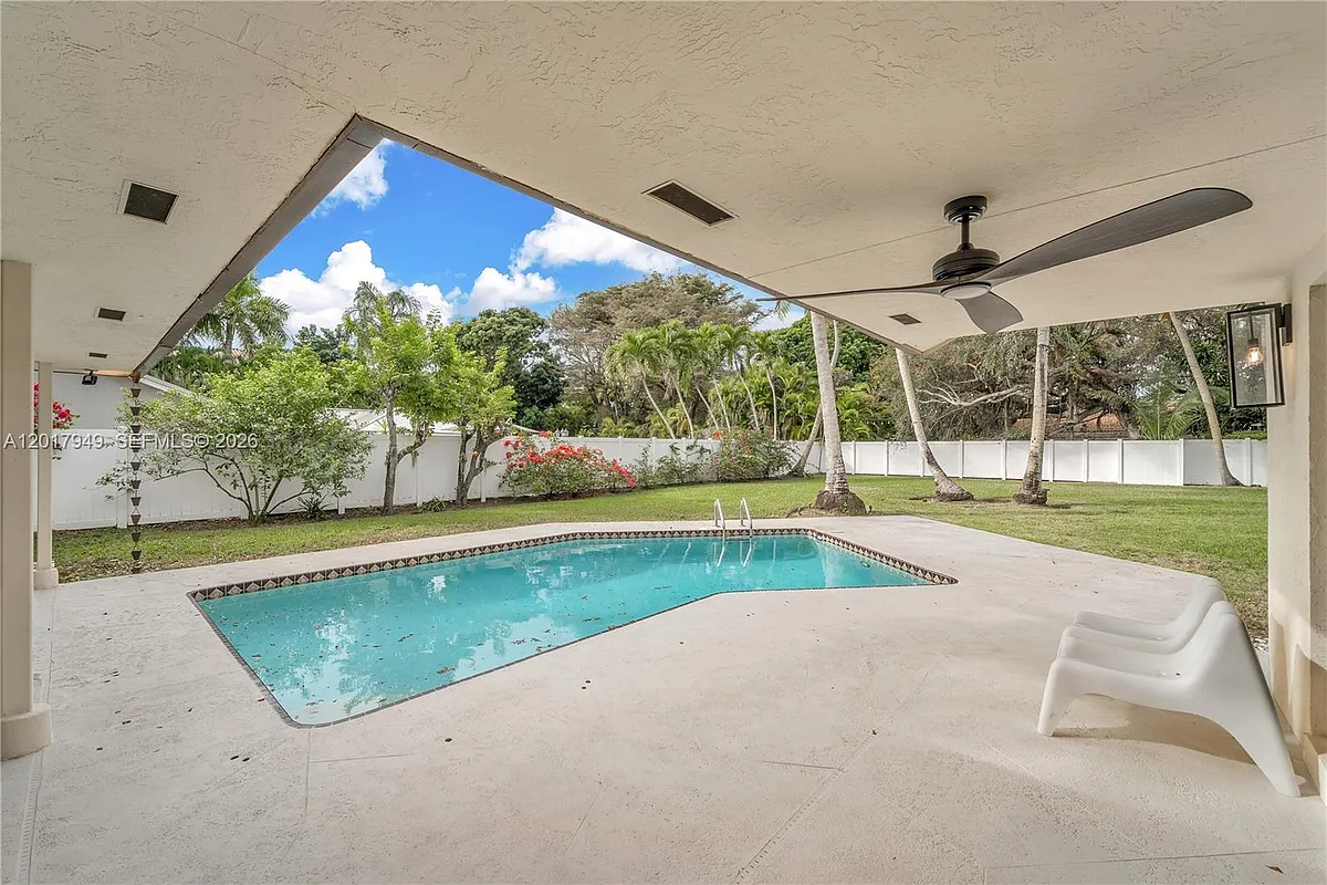 Building Photo - 10330 SW 58th Ct
