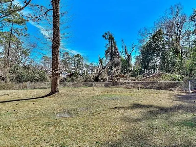 2204 Sandra Ct — Photo 23