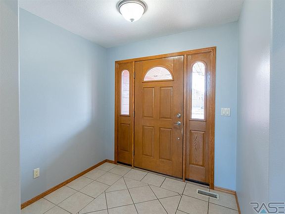 3rd image of 2108 E Briar Den Ct