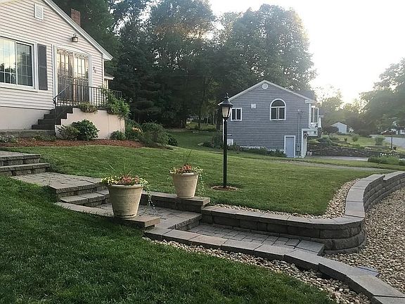 2nd image of 26 Leslie Ln