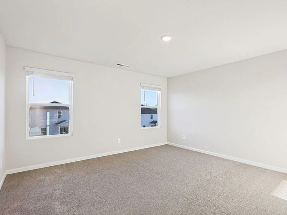 4th image of 1024 Saint Lawrence Dr