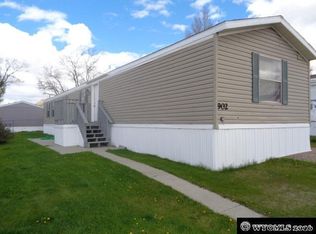 902 Davy Crockett Dr, Green River, WY 82935