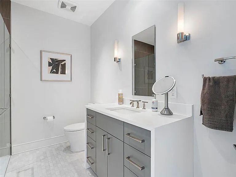 3376 Peachtree Rd #44B — Photo 24