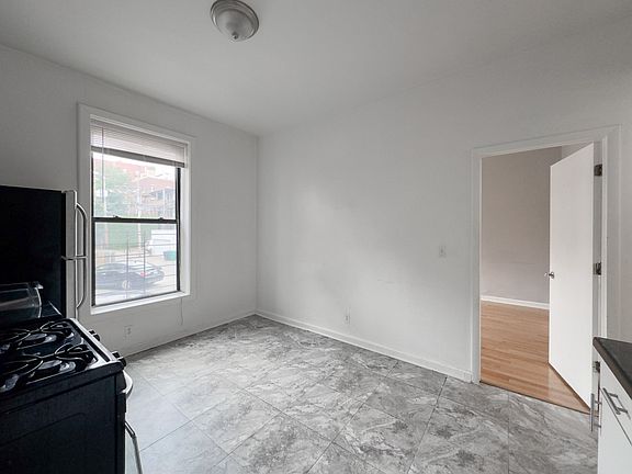 4th image of 4410 N Hazel St APT 2