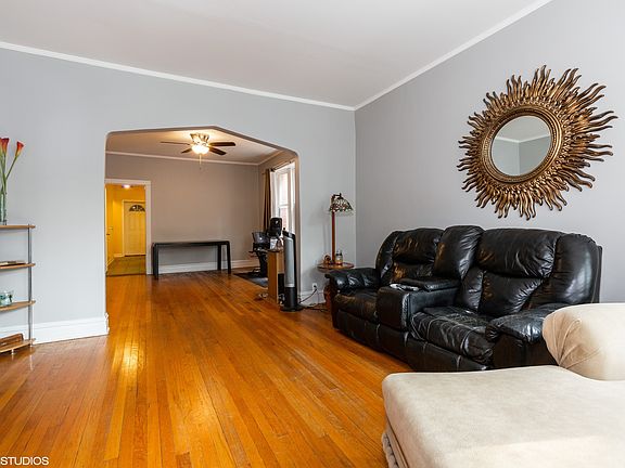 3rd image of 4822 W Cornelia Ave