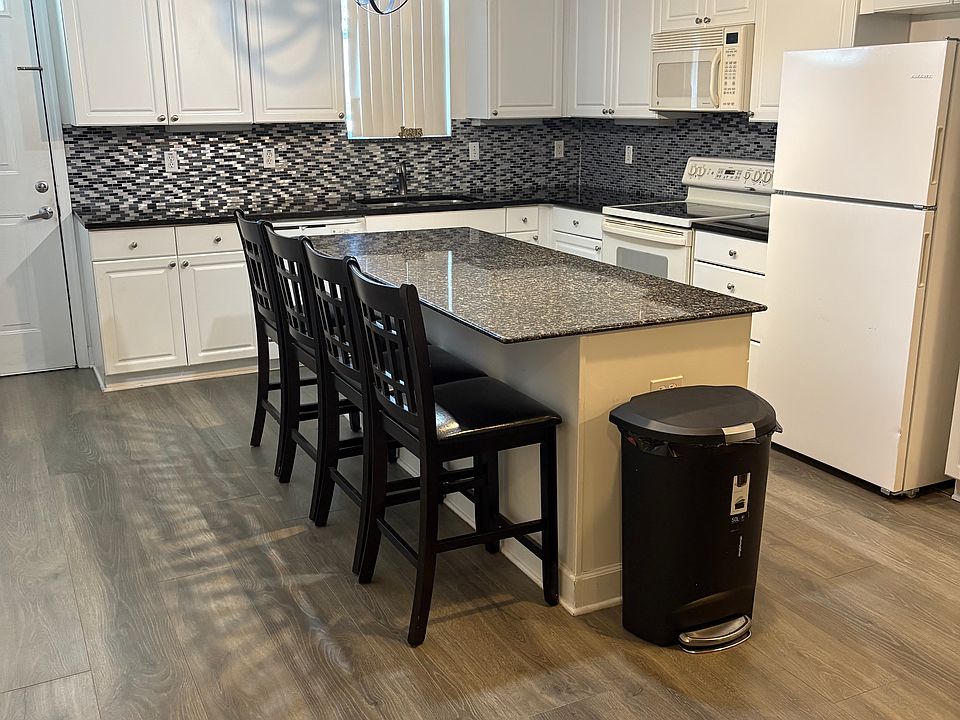 1st image of 2019 Grand Oak Dr