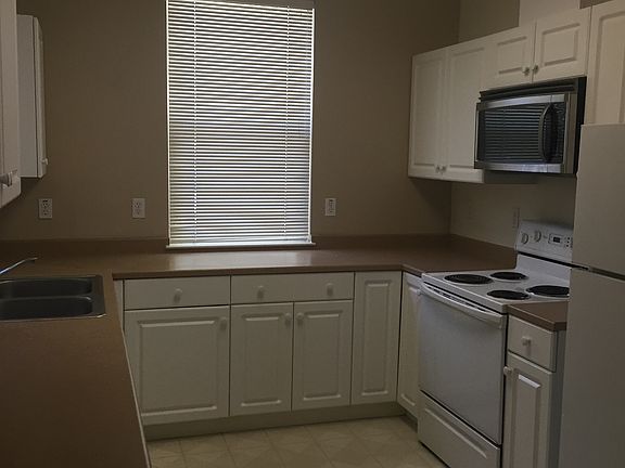 3rd image of 806 3rd St W