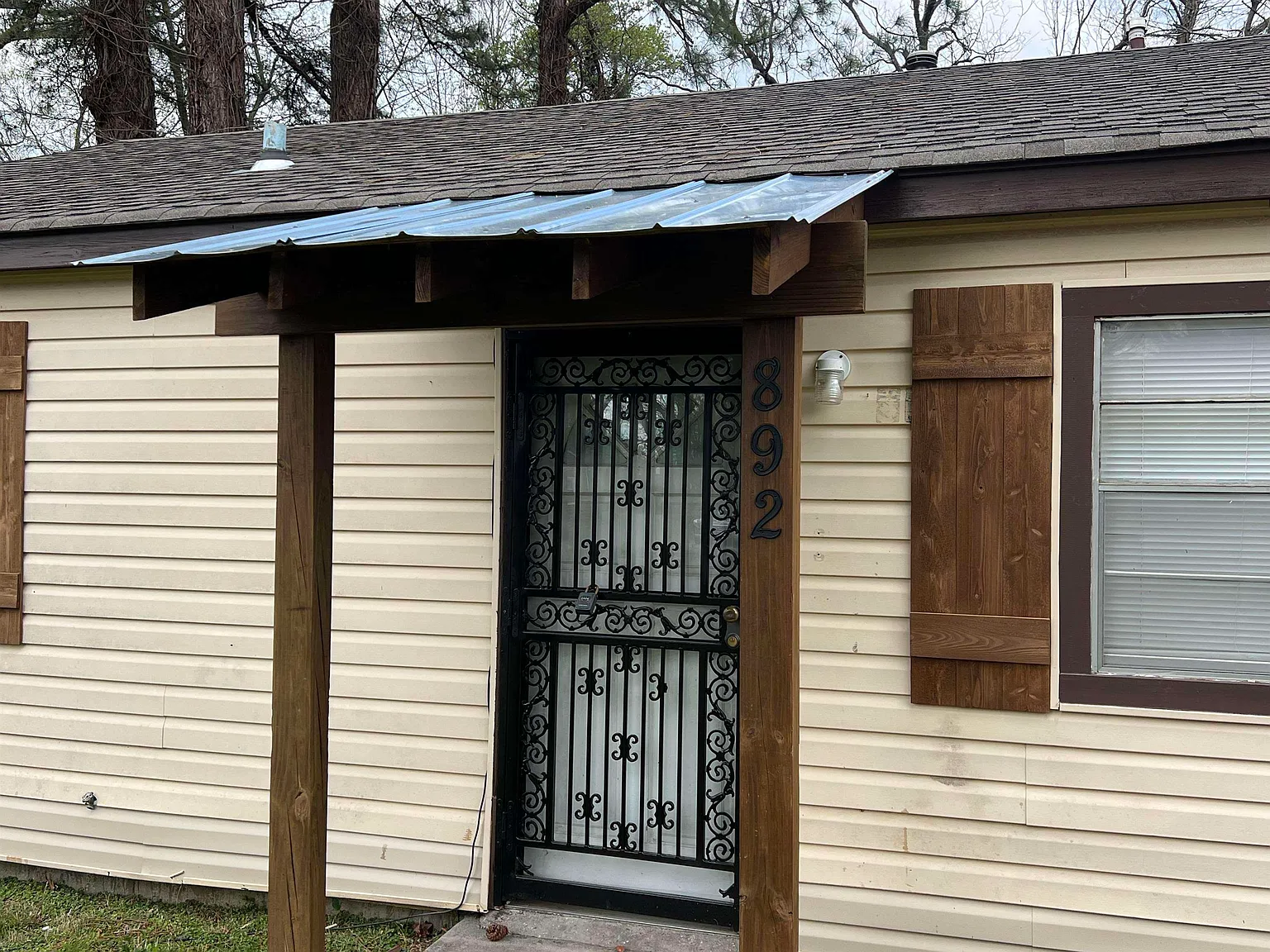 3 bed, 1.0 bath, 866 sqft, $895 — Photo 2