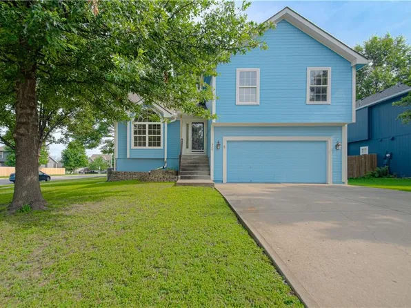 520 E Parma Way St, Gardner, KS 66030