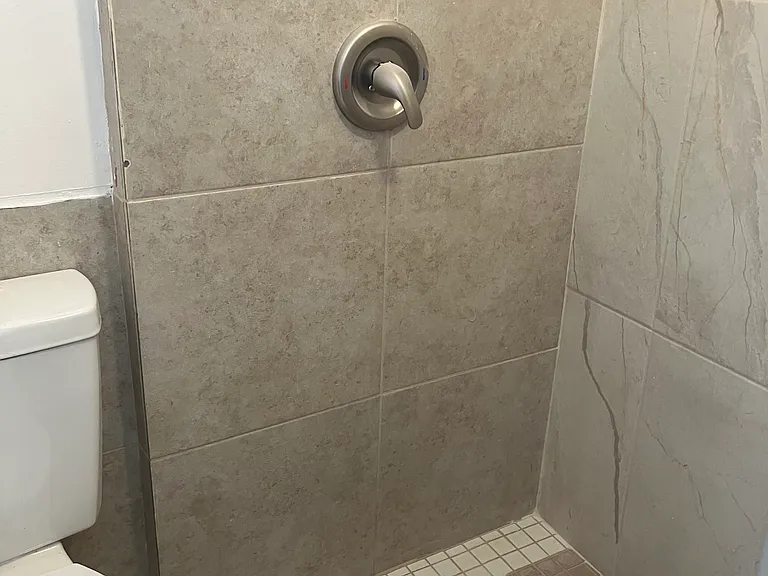 4765 1/2 Auburn Dr — Photo 8