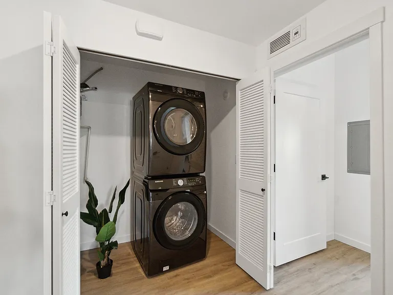 Copperstone Luxury Apartments and Townhomes — Photo 10
