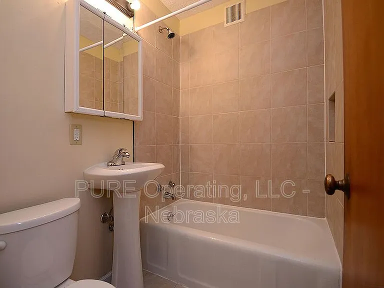 210 N 32nd Ave #4 — Photo 4
