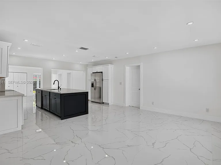 1920 SW 67th Ave — Photo 7