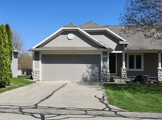 4616 Canterbury Dr #32, Hudsonville, MI 49426