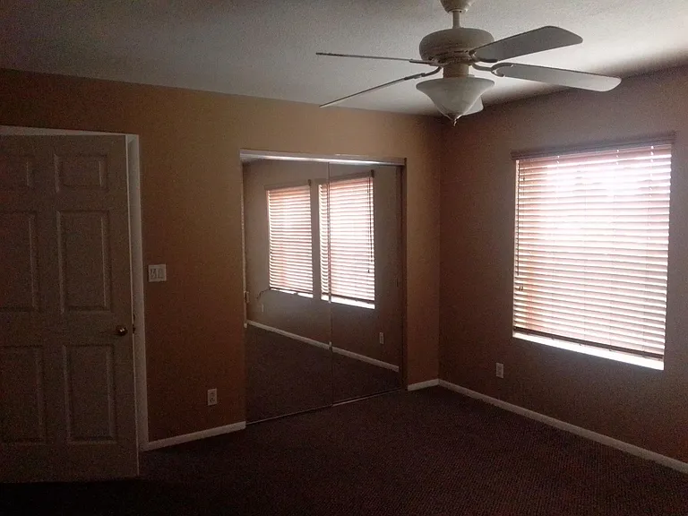 19251 Oxnard St — Photo 28