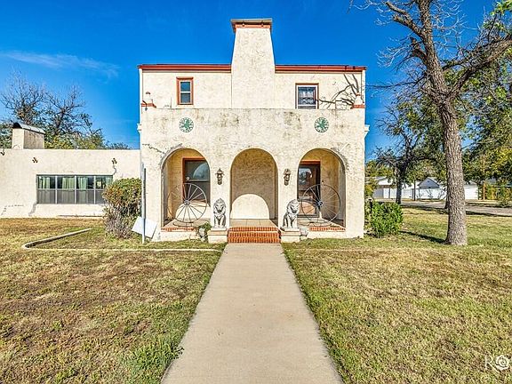 2nd image of 2318 Dallas St