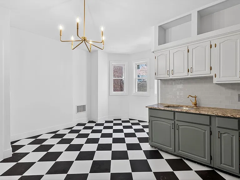 701 Bergen Ave — Photo 6