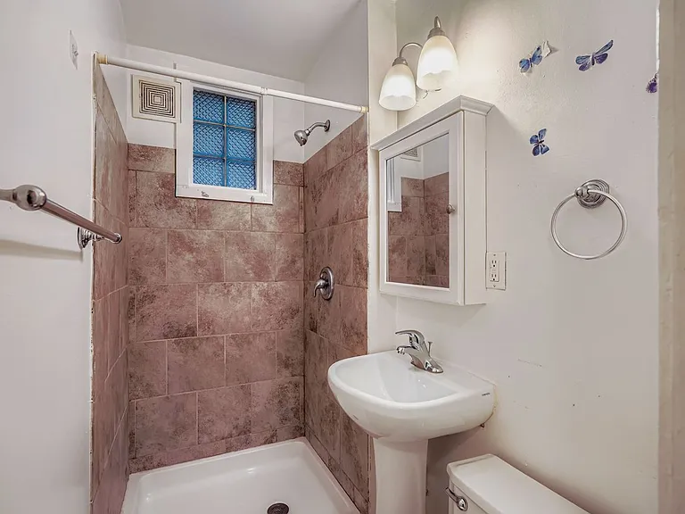 250 Marshall Ave — Photo 8