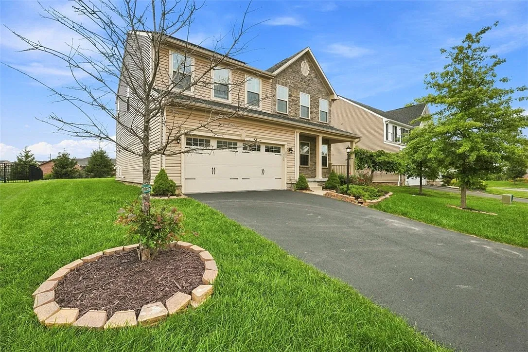 4 bed, 3.5 bath, 2344 sqft, $3,600 — Photo 2
