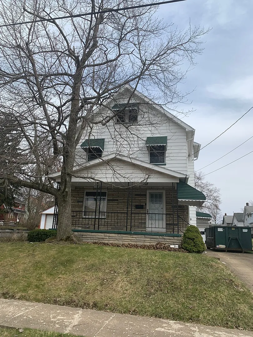 511 Lawrence Ave photo 1