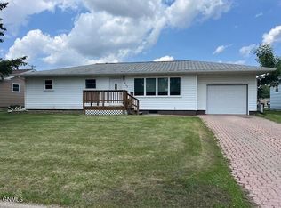 917 12th St NE, Jamestown, ND 58401