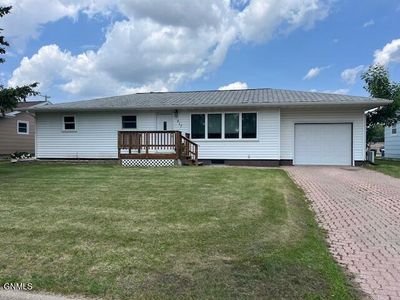 917 12th St NE, Jamestown, ND, 58401