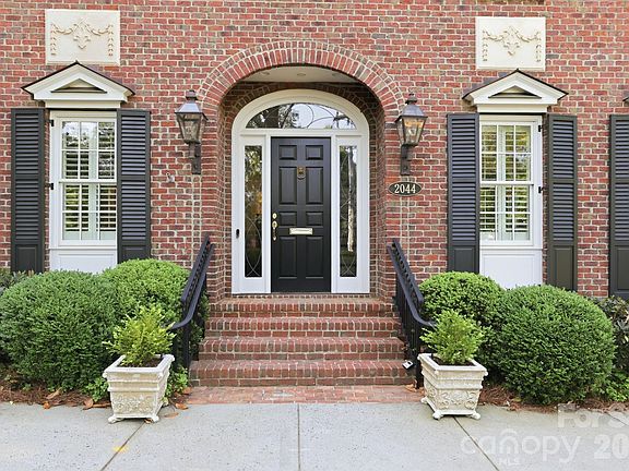 2nd image of 2044 Queens Rd W