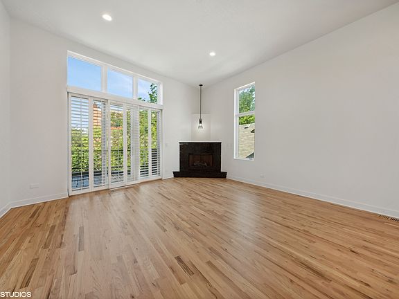 3rd image of 901 N Wood St APT 3