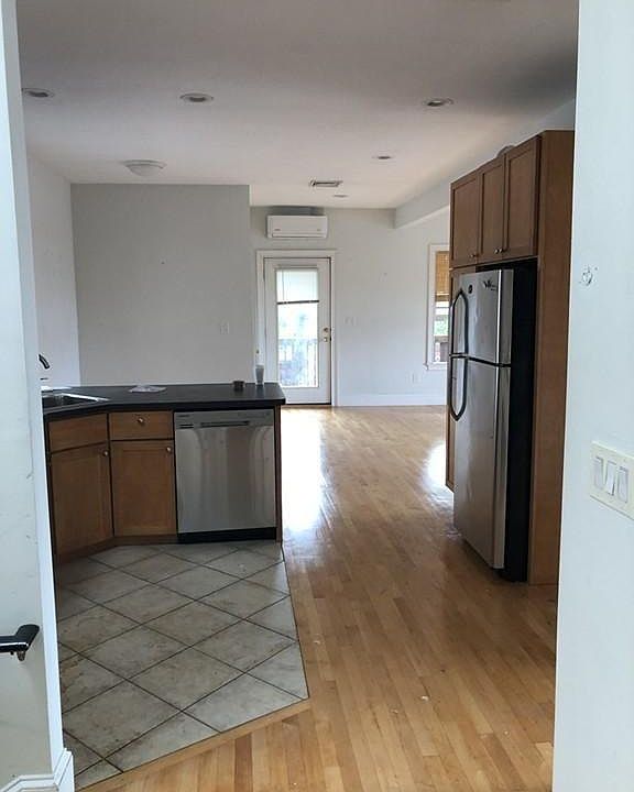 2nd image of 29-31 Covington St #3