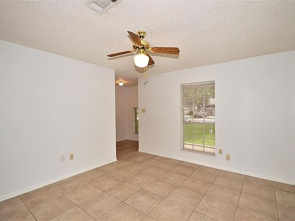 3rd image of 504 S Bend Dr